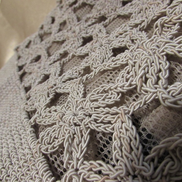 Adorable Woven Handbag - Picture 7 of 8